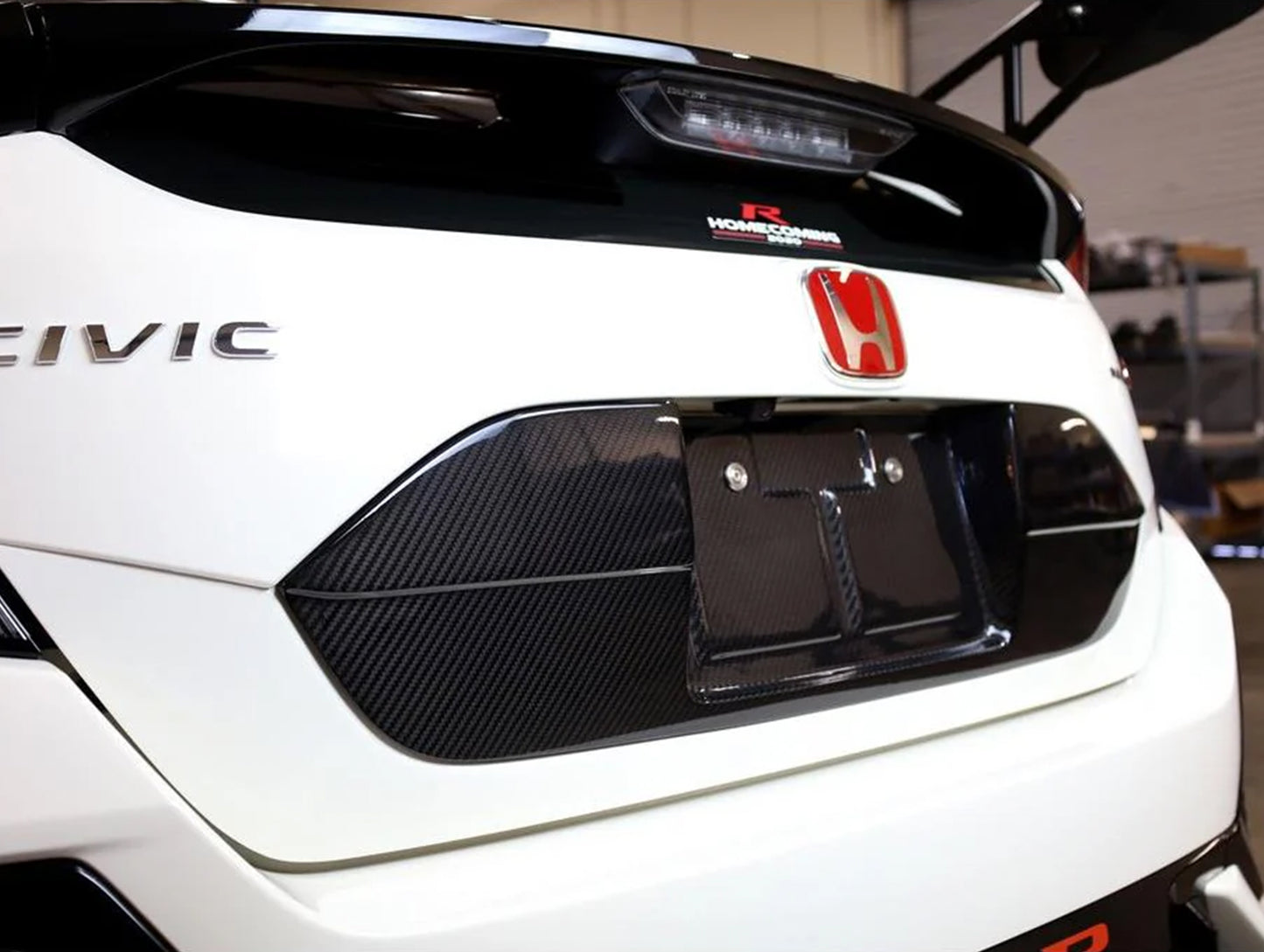 APR Performance Carbon Fiber License Plate Backing - 17-21 Civic Type R (FK8)