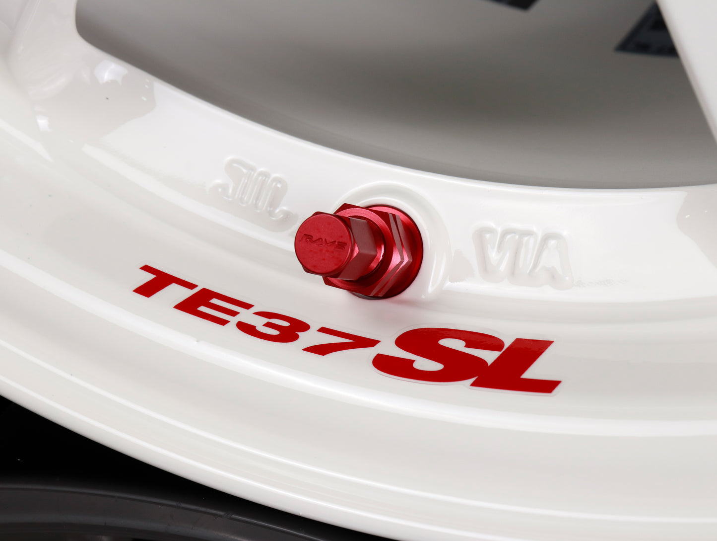 Volk Racing TE37SL Super Lap Edition - Champ White 15x8 / 4x100 / +25