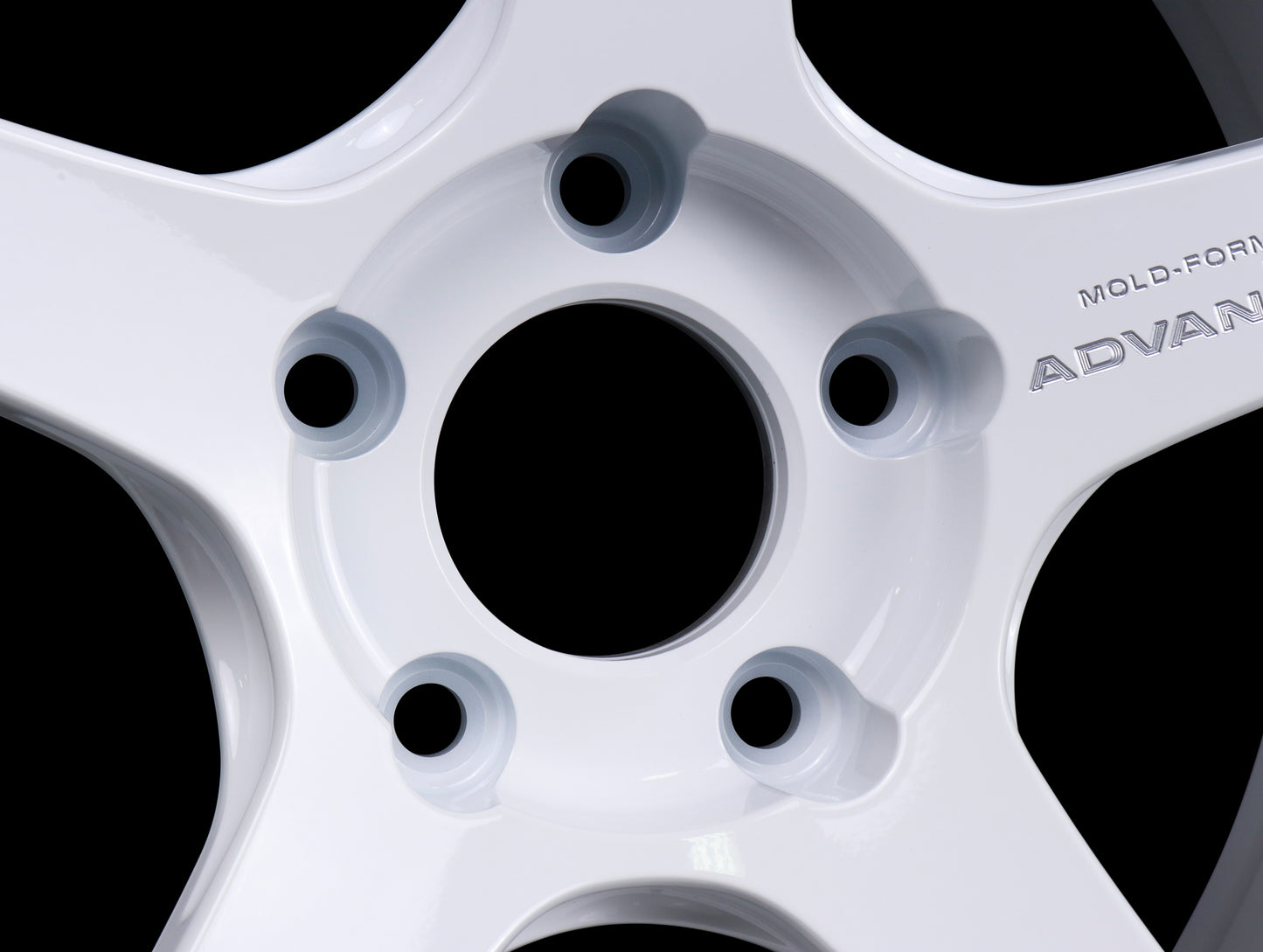 Advan Racing GT Beyond Wheels - Racing White - 18x9.5 / 5x120 / +38