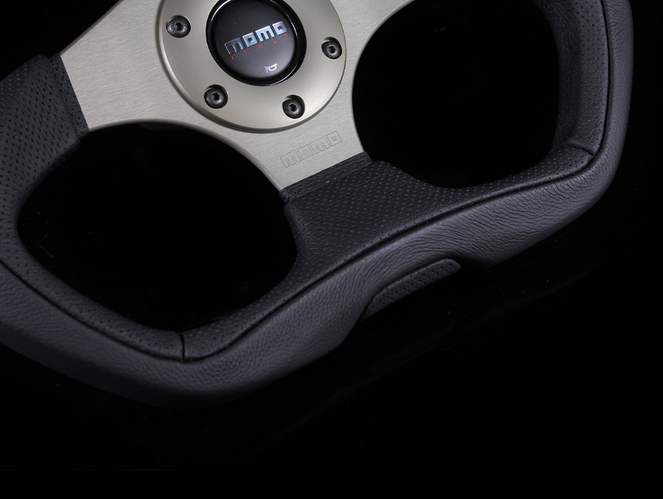 Momo Eagle 350mm Steering Wheel