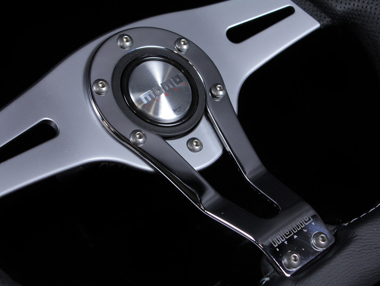 Momo Trek R 350mm Steering Wheel