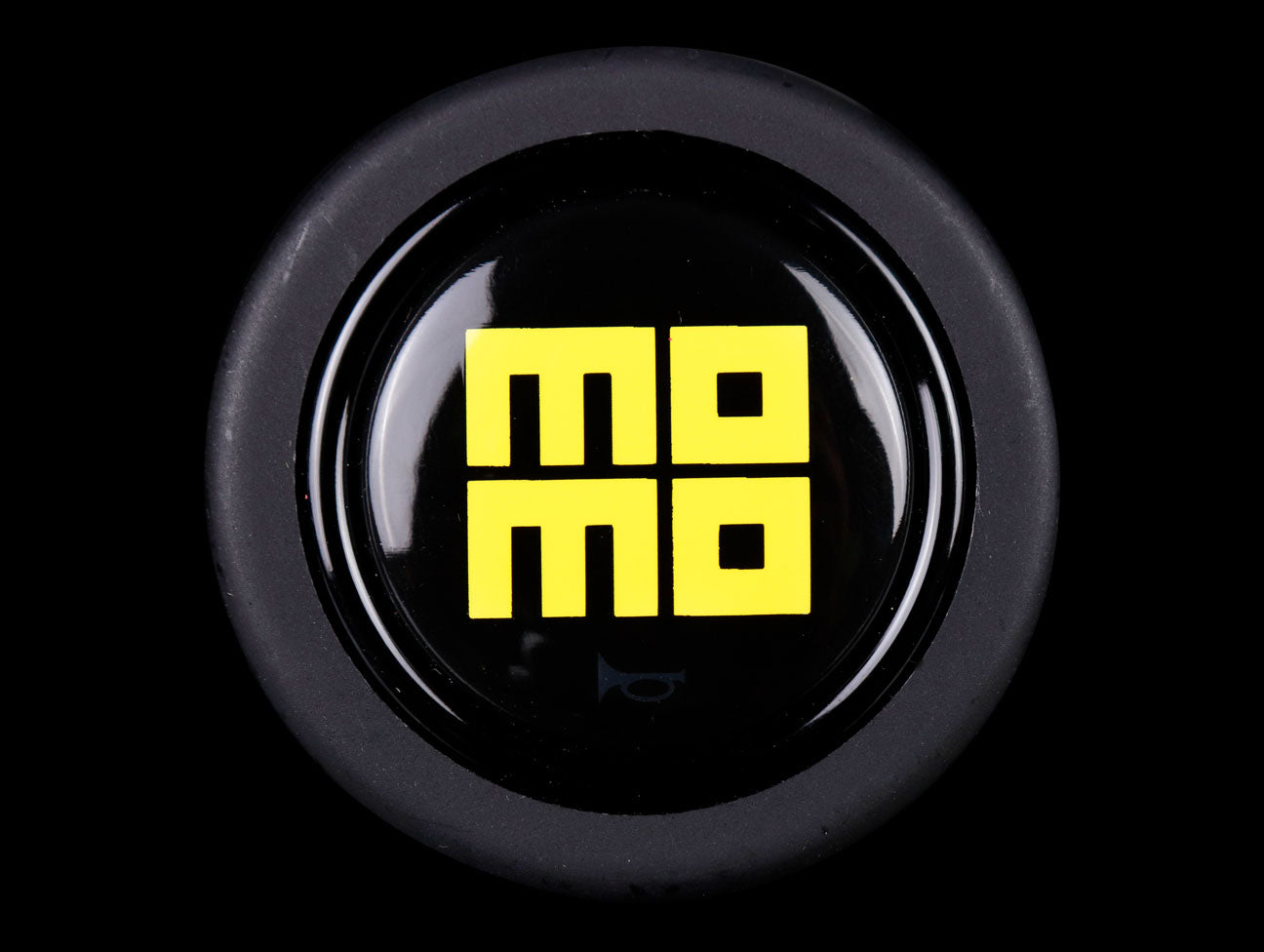Momo Horn Button