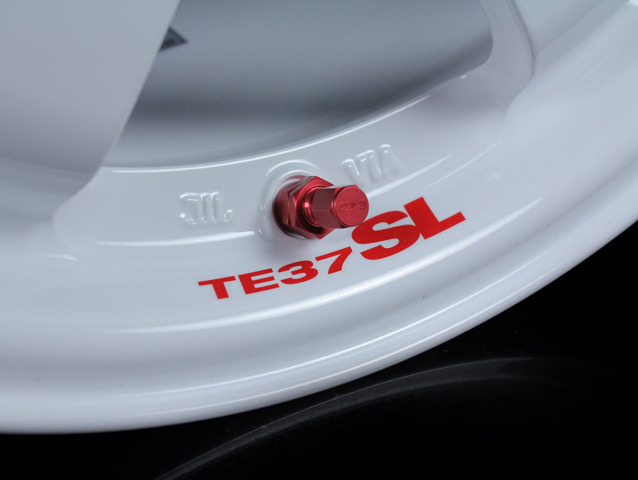 Volk Racing TE37SL Super Lap Edition - Dash White 15x8 / 4x100