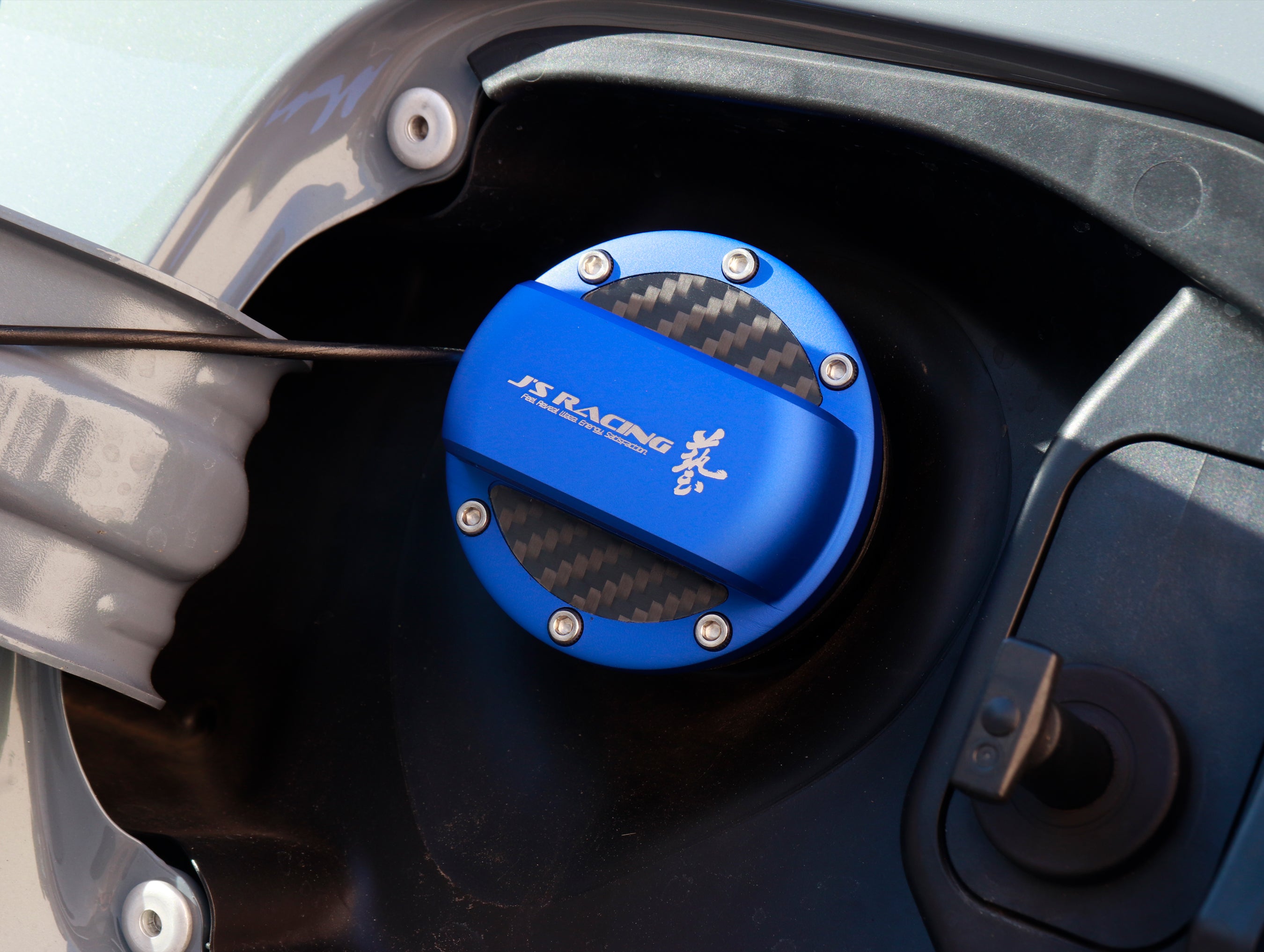 J_s-Racing-Fuel-Cap-Cover-11.