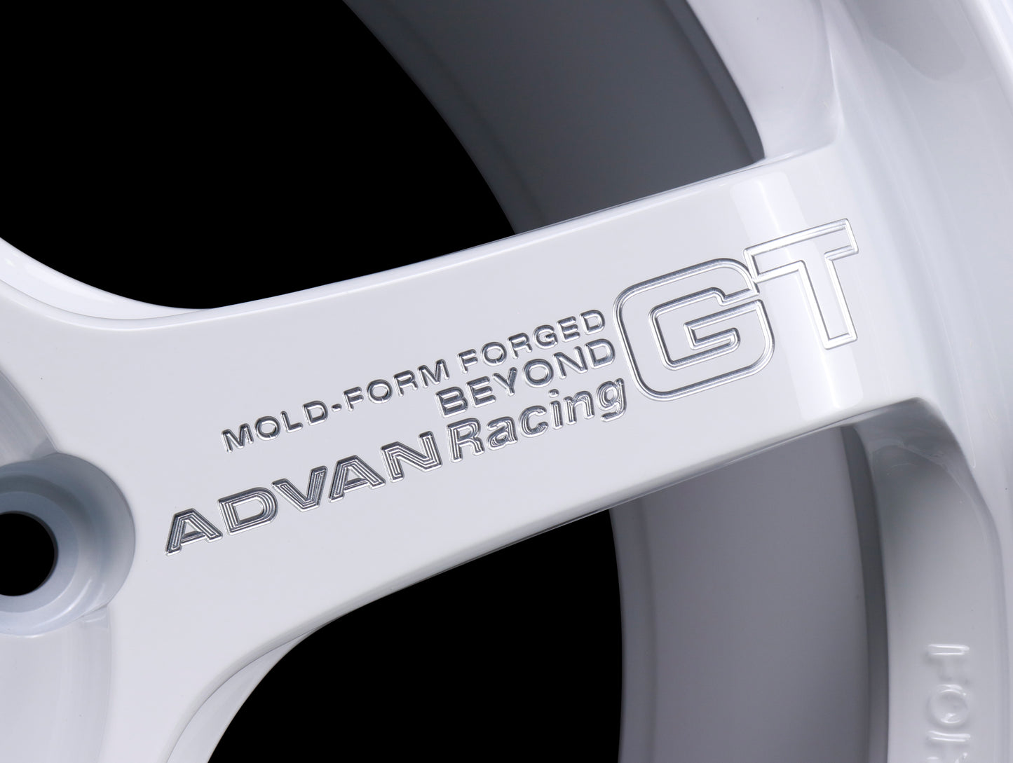 Advan Racing GT Beyond Wheels - Racing White - 18x9.5 / 5x120 / +38