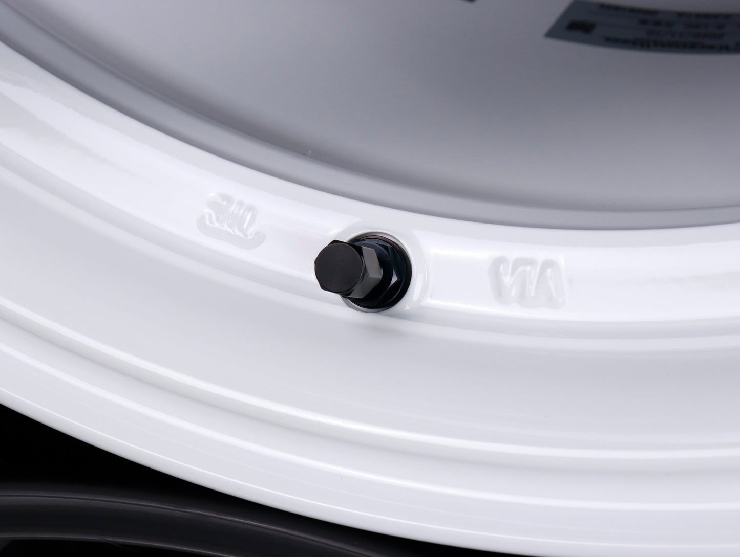 Advan Racing GT Beyond Wheels - Racing White - 18x9.5 / 5x120 / +38