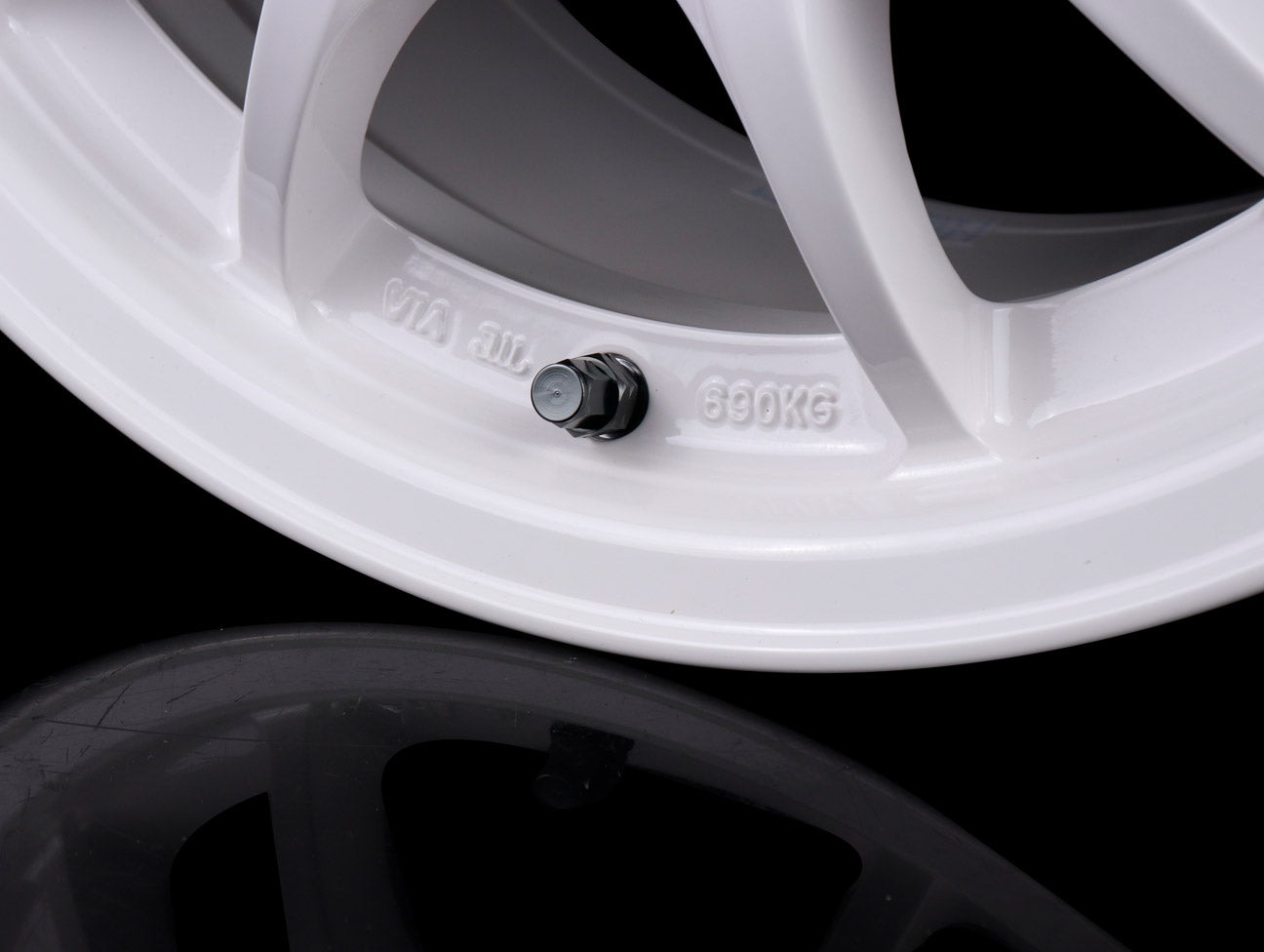 Mugen MC10L White Wheel - 15x8.0 / 5x114 / +32